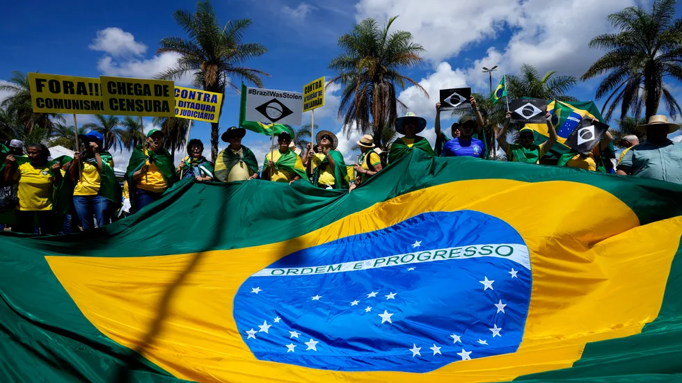 Bolsonaro-anhängare protesterar mot valresultatet i Brasília. Bild från mitten av november.