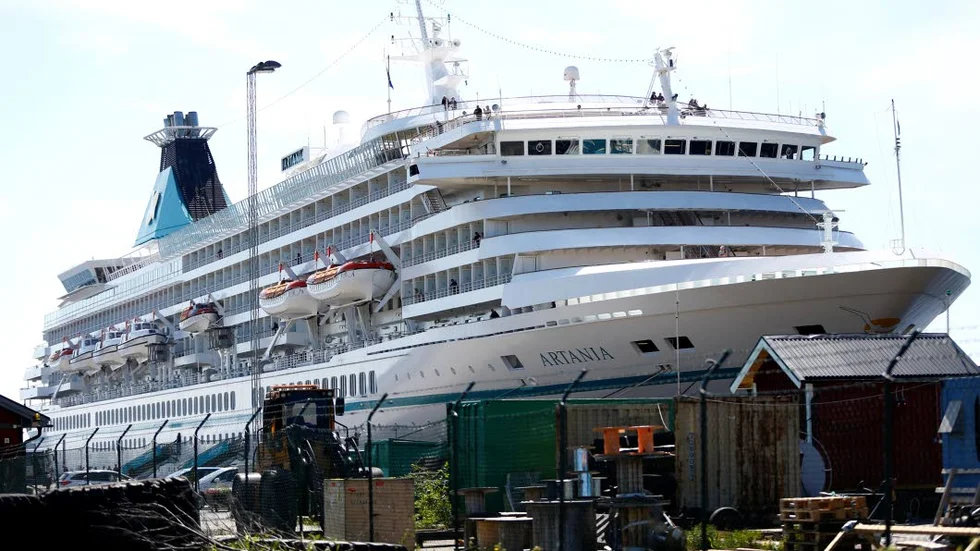 Artania. Under 15 dagar far fartyget runt till olika städer 
i Europa.