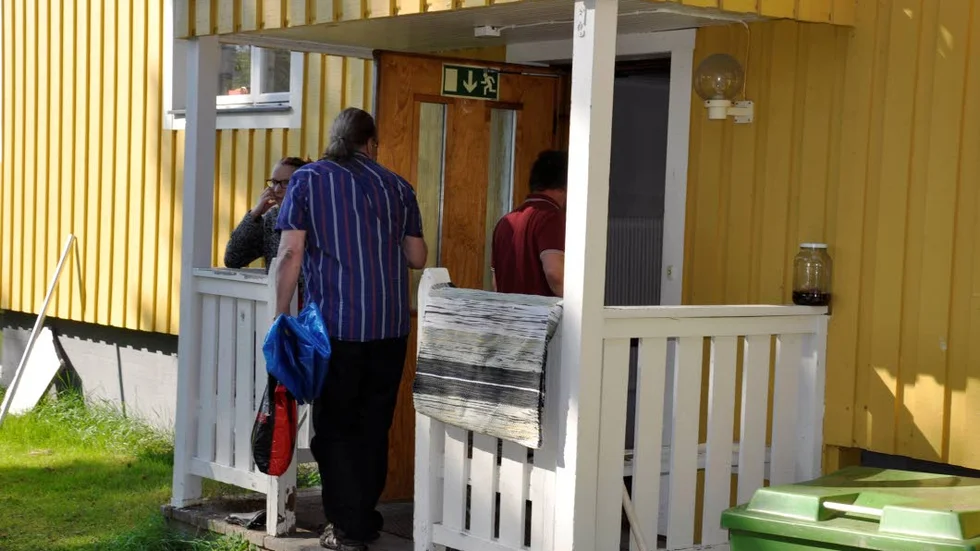 MISSHANDLAD. Här återvänder Hagamannen, Niklas Lindgren, till elevhemmet på söndagen efter den misshandel som skedde under lördagen.