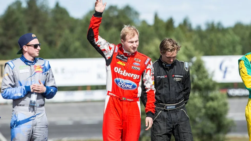 YNGST OCH FÖRST. 19-årige Kevin Eriksson satte kon­kurrenterna på plats när han körde hem segern i Supercar.