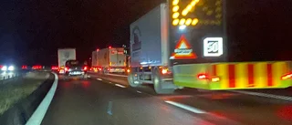 Misstänkt däckexplosion – långa köer på E4:an