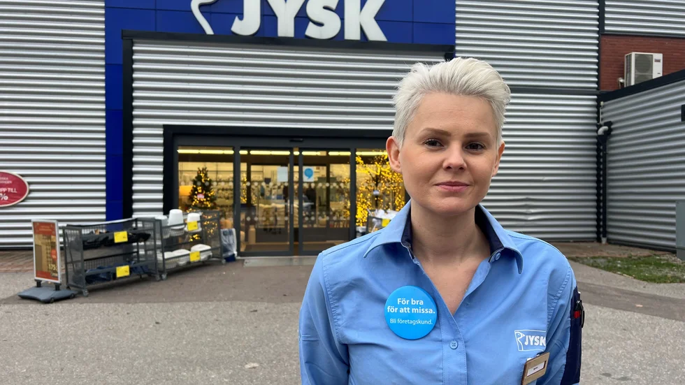 Samtliga Jyskbutiker håller på söndag stängt på grund av en personalfest berättar Sanna Eriksson, butikschef på Jysk i Eskilstuna.