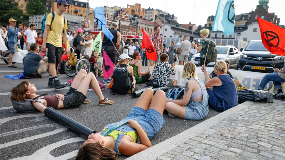 Klimataktivister från organisationen Extinction Rebellion vid en vägspärr man i augusti upprättade vid Slussen i Stockholm som en manifestation för klimatet.
