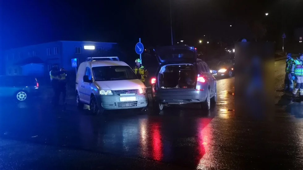 Bilarna körde ihop i korsningen i Jursla.