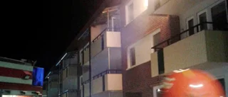 Explosionsartad lägenhetsbrand