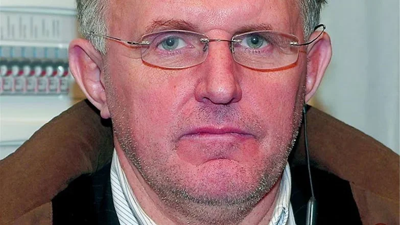 Bengt-Olov Innala kritiserar partikamraten Karin Åström för förslaget om fiskeförbud avseende fritidsfiske efter lax.