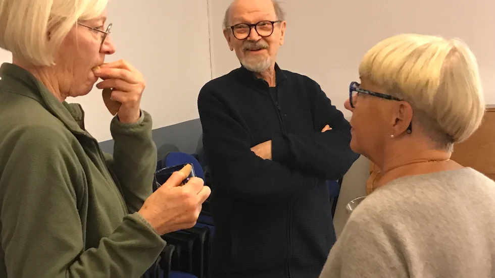 Bertil Sundstedt föreläste om konst på Senioruniversitetet inför en intresserad publik.