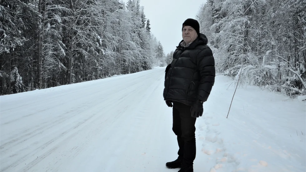 Lars Göran Hannler tillbaka på platsen där han och poliskollegan Magdalena Karlsson besköts den 27 december 1994.