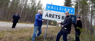 Fyra invånare och ett sjöodjur bor i årets by
