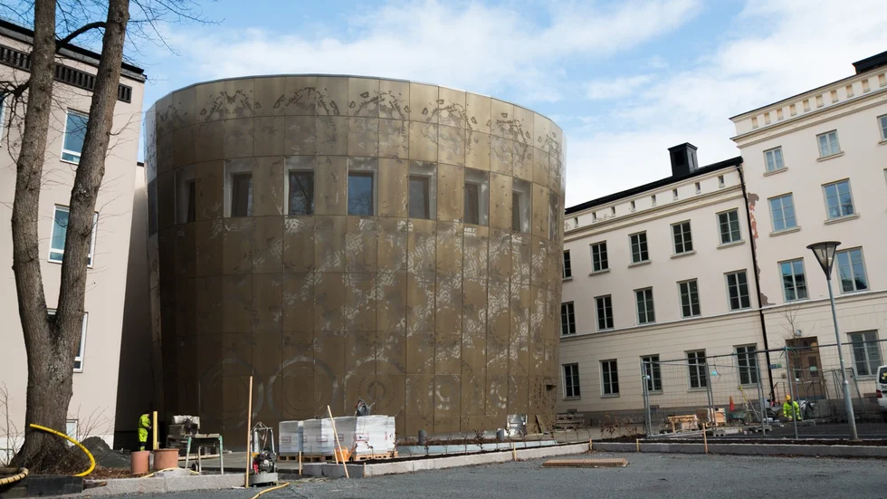 På en toalett på Karin Boye-biblioteket inne på Engelska Parken i Uppsala så gömde den spiondömde Peyman Kia ersättning från ryssarna. 