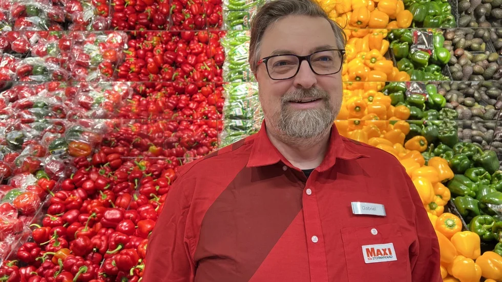 Gabriel Purbe är vice vd och ansvarig för att sätta priser på Ica Maxi Stenhagen i Uppsala.
