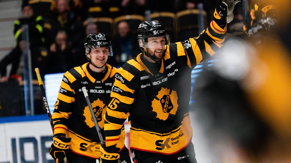 Melker Karlsson gjorde sitt första mål sedan comebacken, som betydde 2–0 i den andra perioden, när AIK vann mot Örebro.