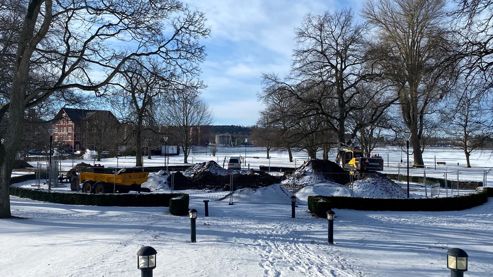 Efter flera år utan ska nu Stadsparken i Motala få en ny fontän. Markarbetet är igång.