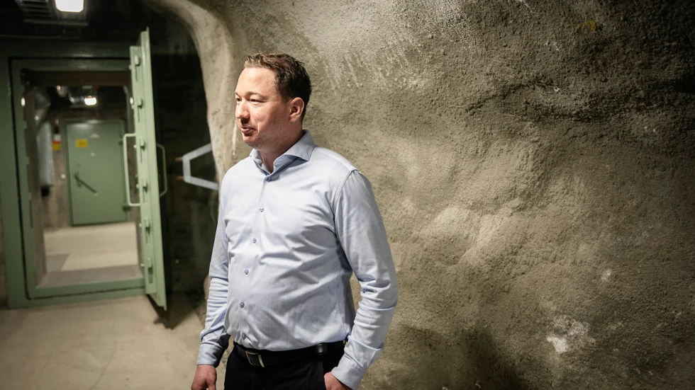 Rikard von Zweigbergk är med och driver en nyhetssida på nätet samtidigt som han nu leder ett projekt som ska ta fram hälso- och sjukvårdens krigsorganisation. 