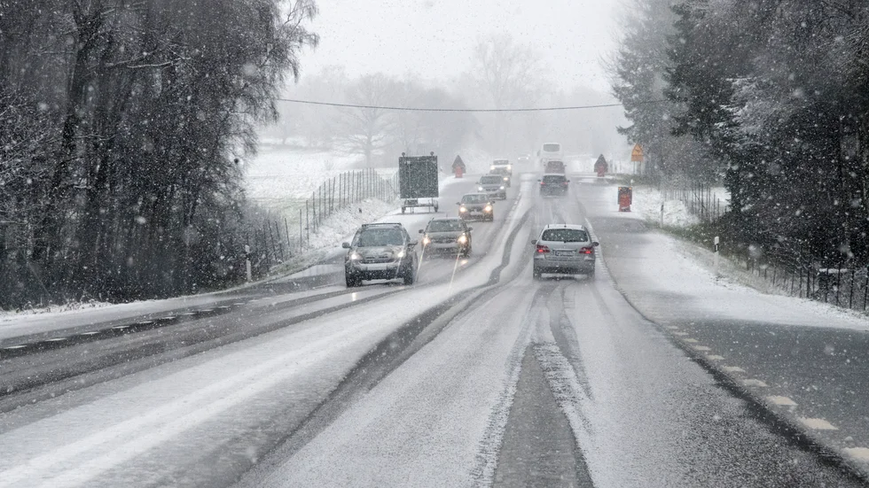 Snöfallet i början av veckan övergår i regn innan det blir klart och kyligt. Sedan väntas ett nytt lågtryck med nederbörd.