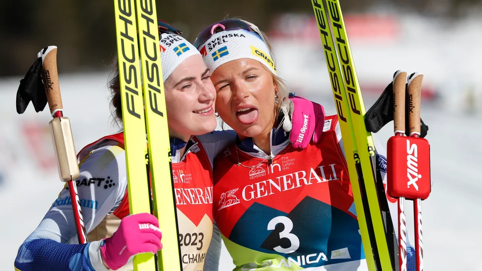 Ebba Andersson och Frida Karlsson är två av sex svenska åkare som blev sjuka efter VM. En kalkylrad risk, säger landslagsledaren Rickard Noberius.