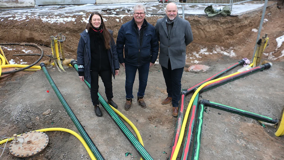 För ett otränat öga är det ett virrvarr av nya plaströr. Men det är helt i enlighet med de nya reglerna. Ann Sellbrink, Håkan Johansson och Pär Kågefors tar en titt.