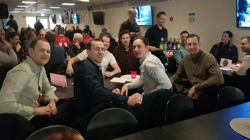 Några av Almtunas hjältar från 2010. Fr v: Olof Mårs, Sebastian Enterfeldt, Fredrik Sandgren och Johan Jonsson. I bakgrunden vid bordet: Johan Berggren och Fredrik Vestberg. 