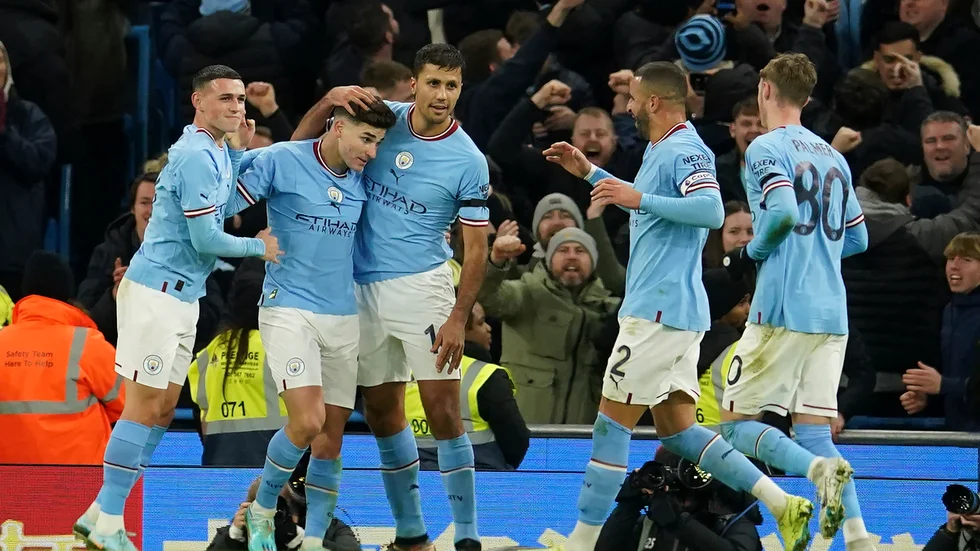 Manchester City besegrade enkelt Chelsea på hemmaplan i FA-cupen.