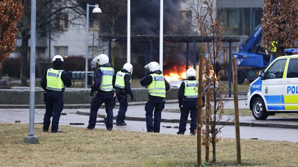 Björn Tjernström resonerar kring juridikens roll med anledningen av de friande domarna för 11 personer som åtalats efter stenkastning.