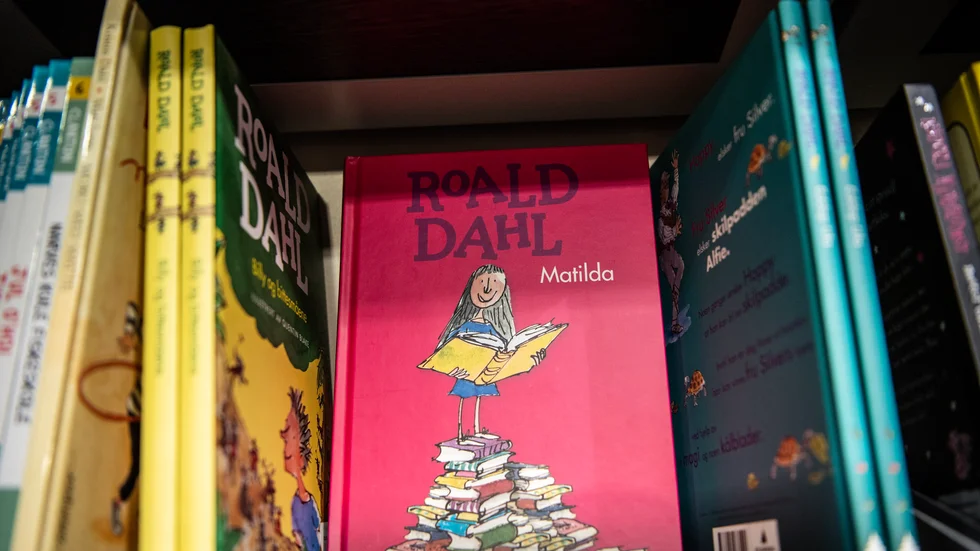 Planerna på att ändra språket i Roald Dahls böcker för att göra dem mer lämpade för en modern publik har stött på patrull.