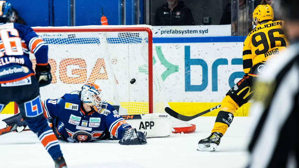Rickard Hugg sätter avgörande 4–3 i sudden – i toppmötet i Småland som tog AIK upp i topp igen. 
