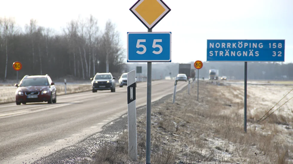 Det går inte att ta sig till Strängnäs via väg 55 mellan den 3 och 6 april. Ett större vägarbete söder om Morrarö stänger av trafiken helt och även bussförbindelsen till Strängnäs ställs in.