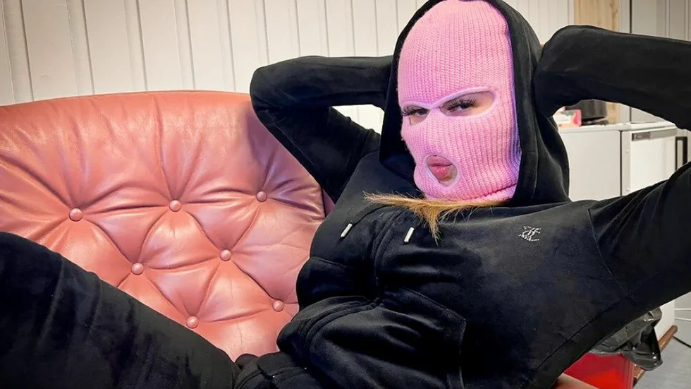 Signaturen "Fru T" vänder sig mot valet av Fröken Snusk som artist på den samiska festivalen. "Det finns så många duktiga, professionella musiker i vår kommun och i vårt län. Många av dem med rötterna i den samiska kulturen dessutom." 