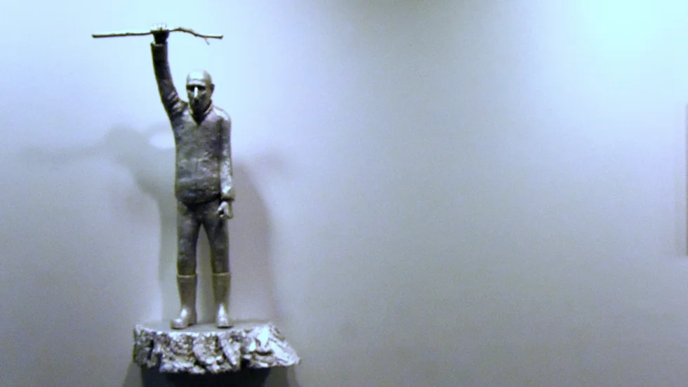 Mats Wikströms skulptur "Kampen för ett någotsånär fritt Norrland" är ett av de 13 konstverk som Luleå kommun köpt under förra året. Under utställningsperioden i Konsthallen finns möjlighet för besökare att föreslå var de inköpta konstverken ska placeras.