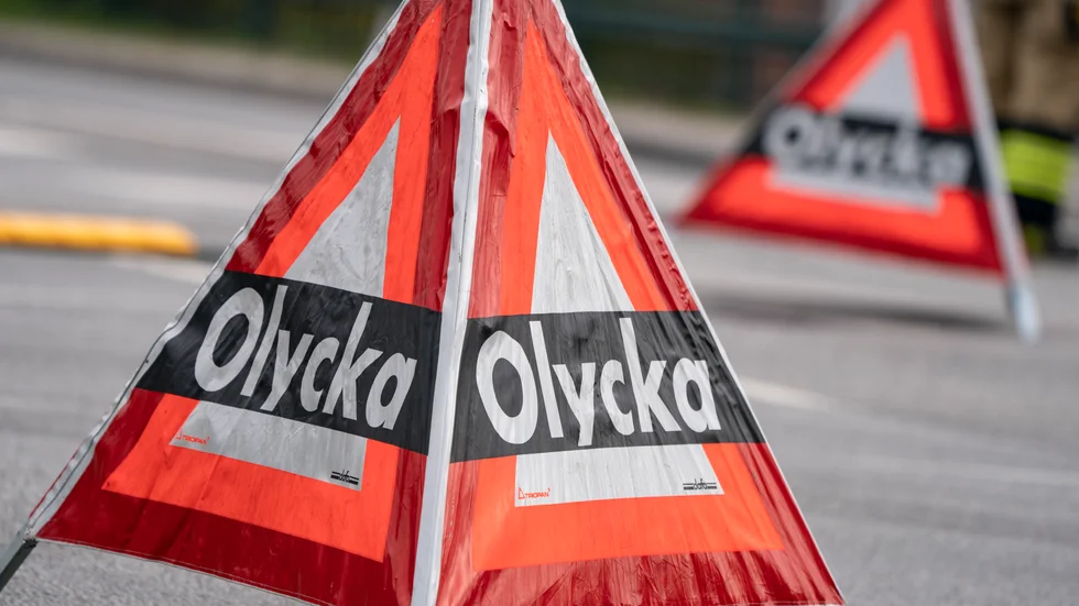 En man har dömts för vållande till kroppsskada efter en trafikolycka på E18 i Enköping.