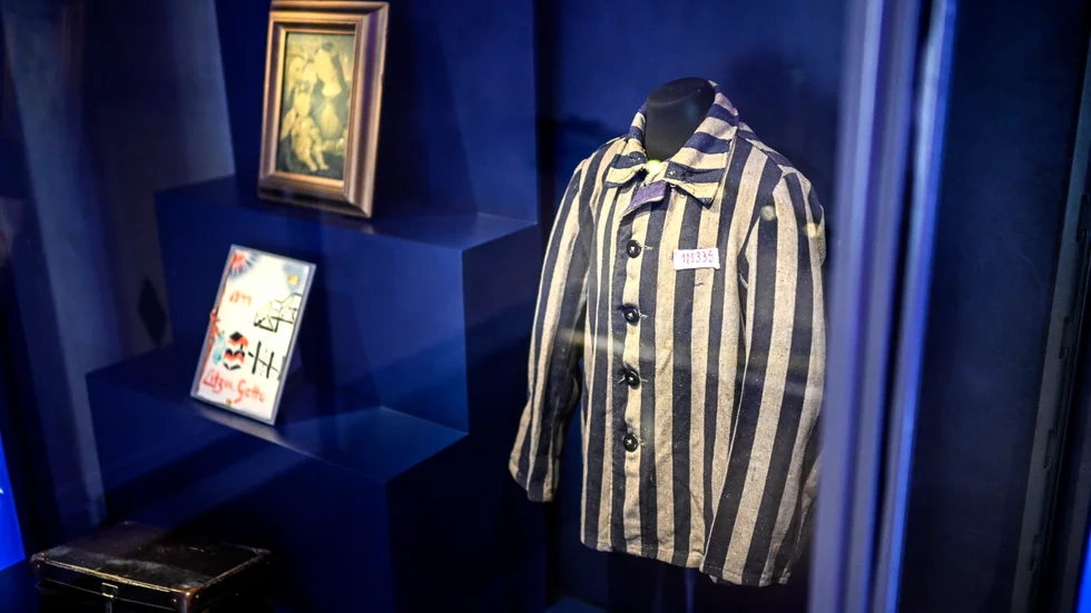 När överlevarna inte längre finns kvar, är det upp till oss andra att bära deras vittnesmål vidare. Bilden är från invigningen i somras av Sveriges Museum om Förintelsen. 