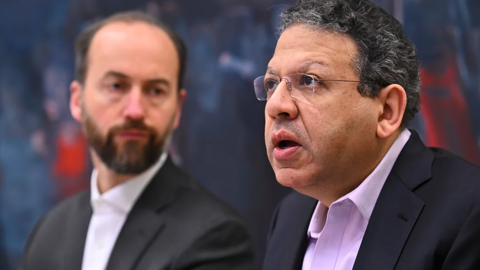 Lågkonjunkturen kan bli mildare och kortare än vad man tidigare trott – men prognosen är osäker, enligt Khaled Sakr, delegationschef för Internationella valutafondens (IMF) så kallade artikel IV-konsultation av den svenska ekonomin.
