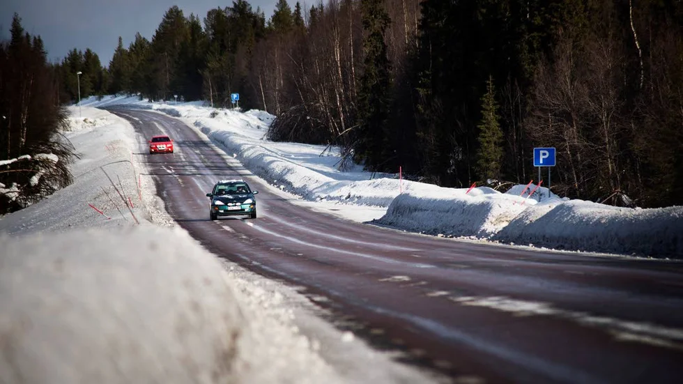 Muorjevaarabacken efter E10 mellan Gällivare och Kiruna har varit en problemfylld sträcka. Här finns sedan flera år tillbaka ett trefiligt stigningsfält.