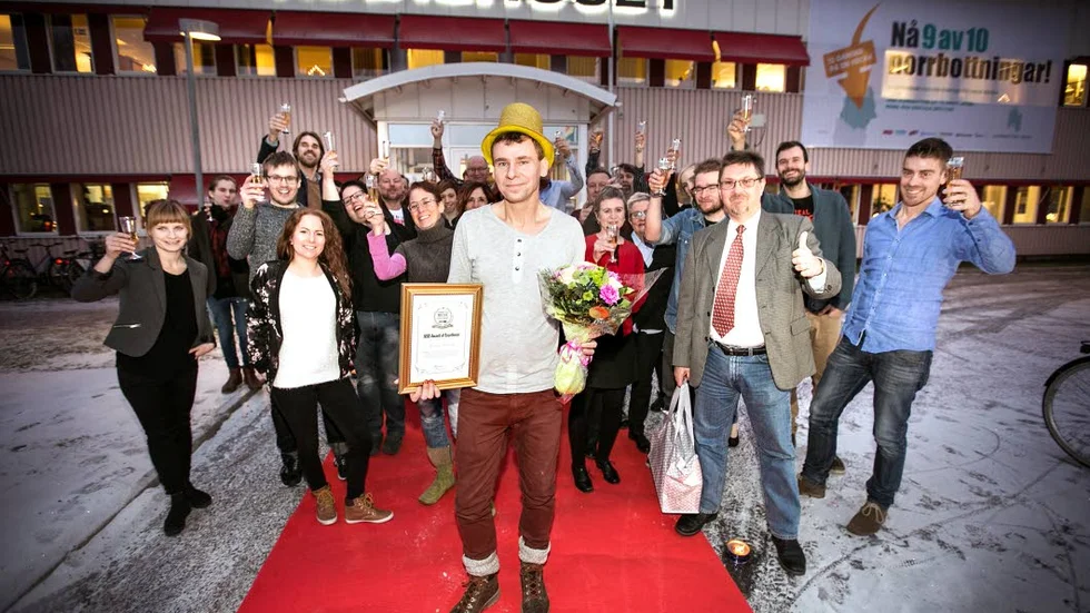 På röda mattan. Samtidigt som NSD firade höstens stora, digitala framgångar fick landstingsreportern Jonny Vikström priset som årets medarbetare.