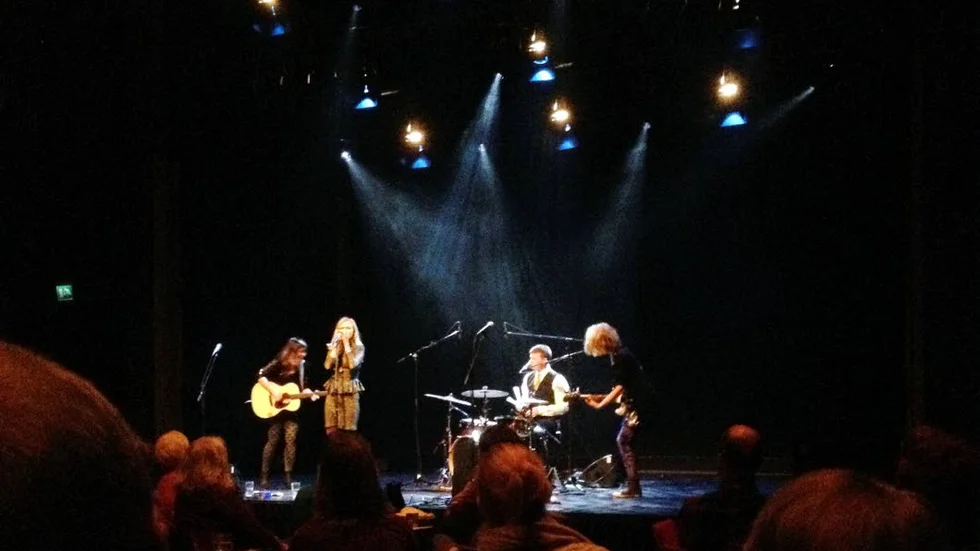 Kycklingsoppa och The Chickpeas Band är en strålande kombination och ett bra sätt att fira bandets nya singel "The Storm".