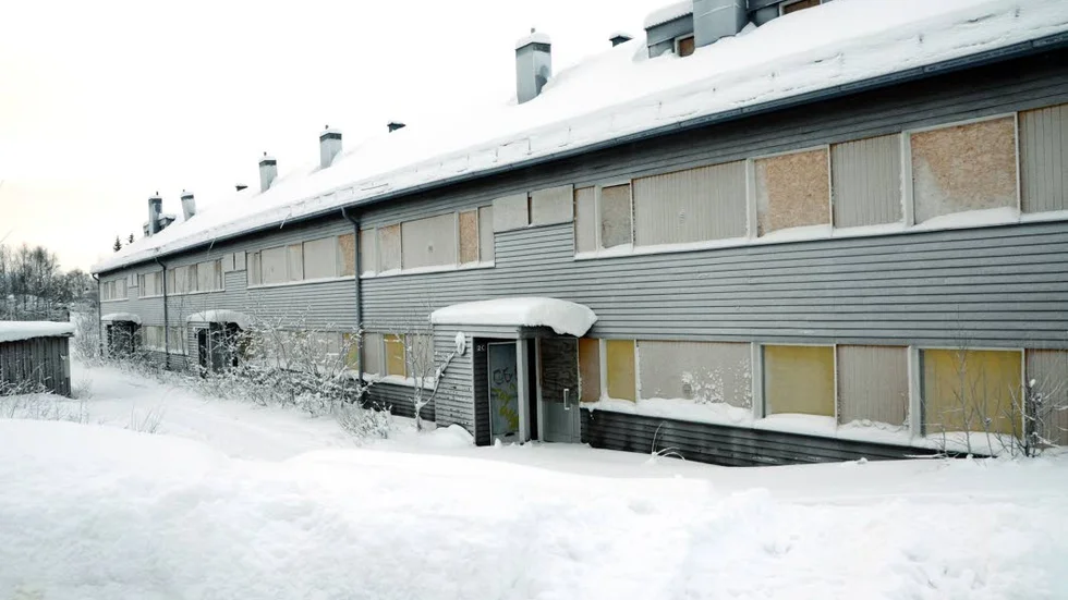 ÅTGÄRDER. Kommunen kräver att ägaren till fastigheterna på Solbacken i Svappavaara ska säkra byggnaderna.