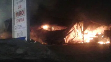 brand. Stora delar av företagshotellet förstördes.