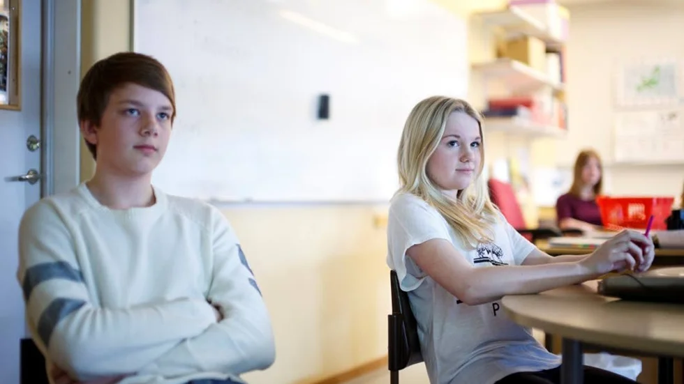 Aron Hansson och Moa Holmbom i klass 7c på Hortlax skola gillar det digitala lärandet. "Det är bra att man får lyssna, inte bara läsa", säger Aron Hansson.