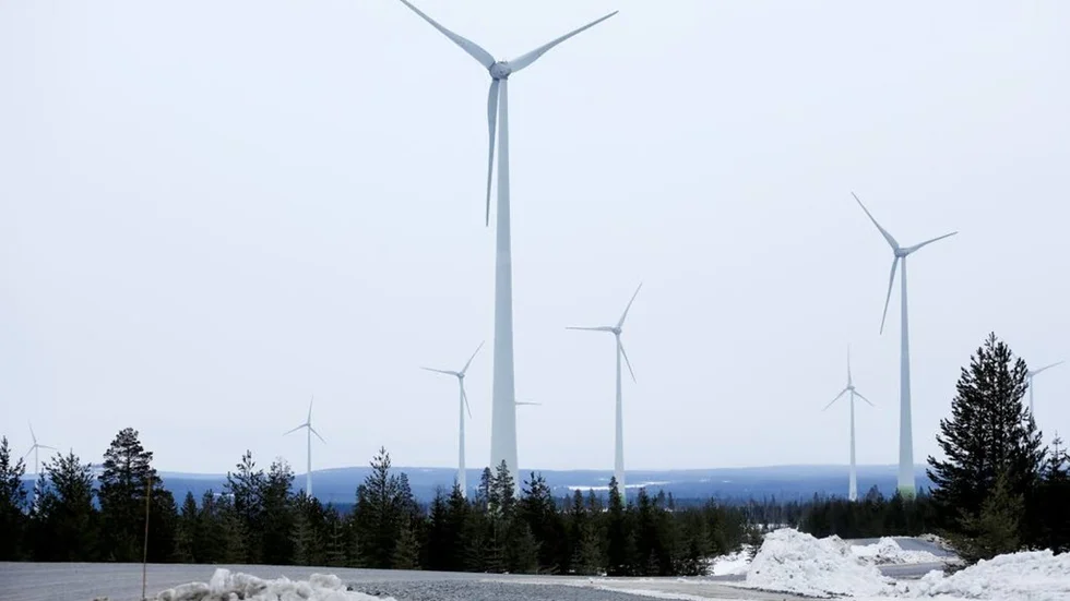 Markbygdens vind har cirka 270 vindkraftverk kvar att bygga i etapp ett och förhoppningen är att påbörja utbyggnaden av andra etappen om två till tre år. I dagsläget ser det dock ut att bli betydligt mindre än 440 verk. ”Regeringen har tillstyrkt att det är ett väldigt bra ställe att bygga ut storskalig vindkraft på och det är det vi jobbar för. Sedan exakt hur många verk det blir är det ingen som vet”, säger Kristina Falk på Svevind som äger projektet tillsammans med Enercon.