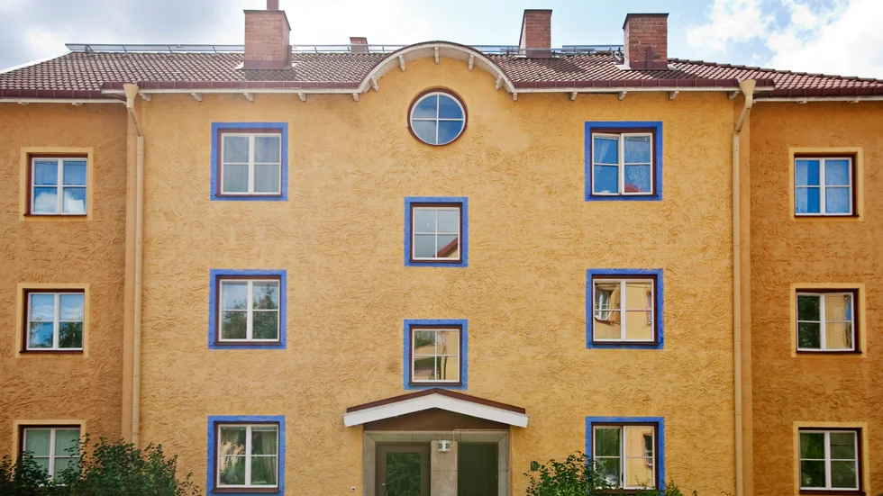 Åk till Tunabackar och se hur Gunnar Leche planerade med lägre hus och stora grönytor mellan husen, skriver Kenneth Boa Eriksson.