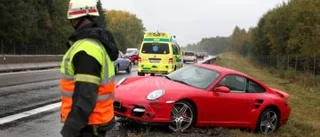Miljon-Porsche krockade på E4 vid Norsholm