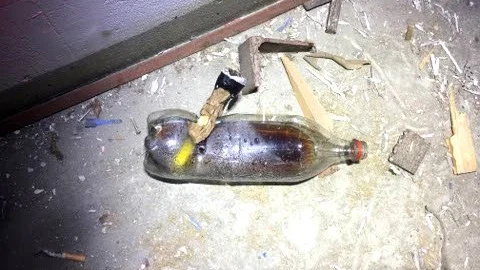 En hemmagjorde haschpipa, så kallad bong, har hittas i p-garaget Löjan.