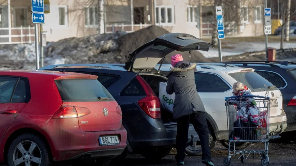 På Coops parkering finns det sex platser på familjeparkeringen. Dessa är till för småbarnsfamiljer, men nyttjas friskt av andra. Låt bli dem, manar nu en småbarnsmamma.