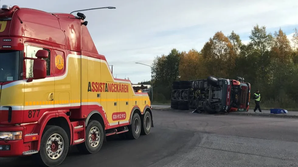 Slambilen lade sig på sidan vid olyckan.