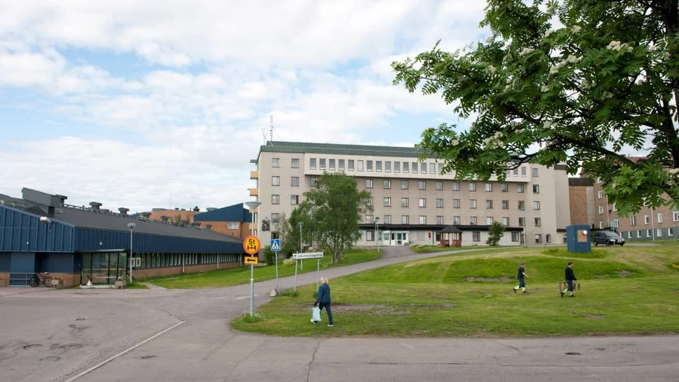 Kiruna sjukhus ska lösas in i och med stadsflytten. Regionens målsättning är att bygga ett nytt modernt sjukhus för arktiskt klimat.