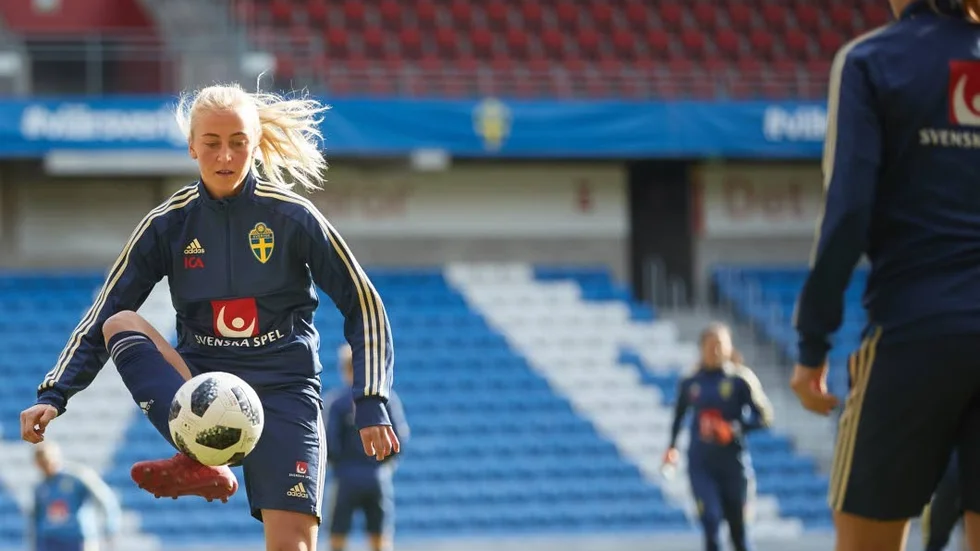 Julia Karlernäs, Piteå IF, börjar på bänken i kvällens landskamp.