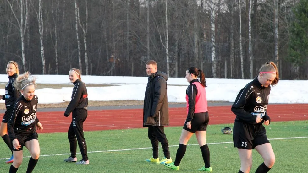 Älvsbyns bortamatch mot Malmberget blev en blåsig historia.