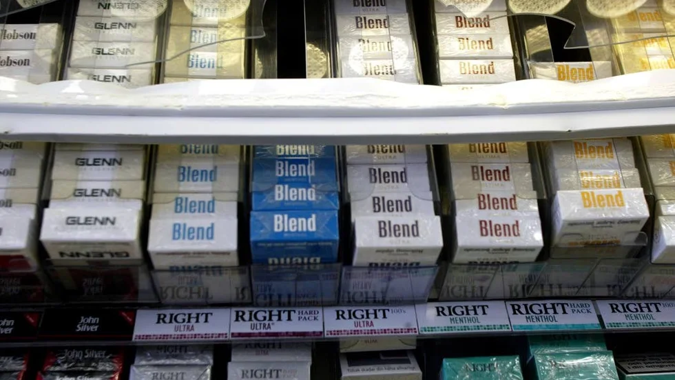 Polisen söker efter kvinnan som stal cigaretter på bensinstationen Shell i Piteå. (Arkivbild)
