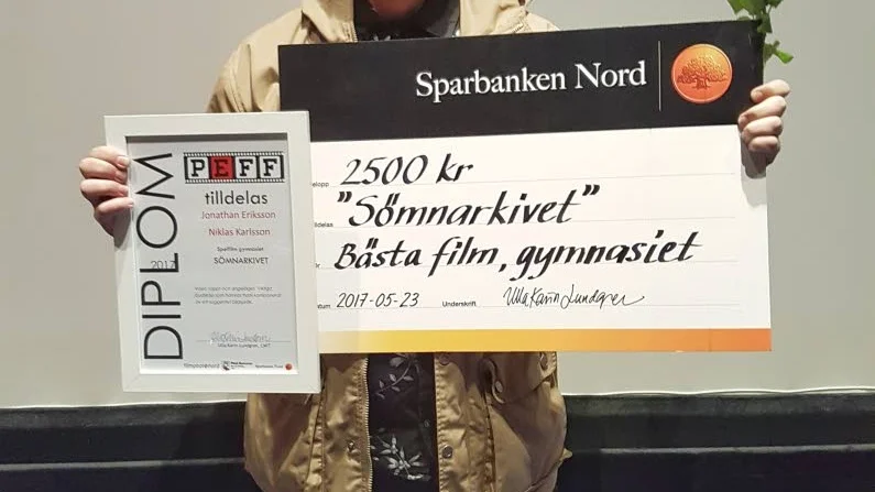 NÖJD. Niklas fick gå upp på scenen två gånger för att ta emot pris.
