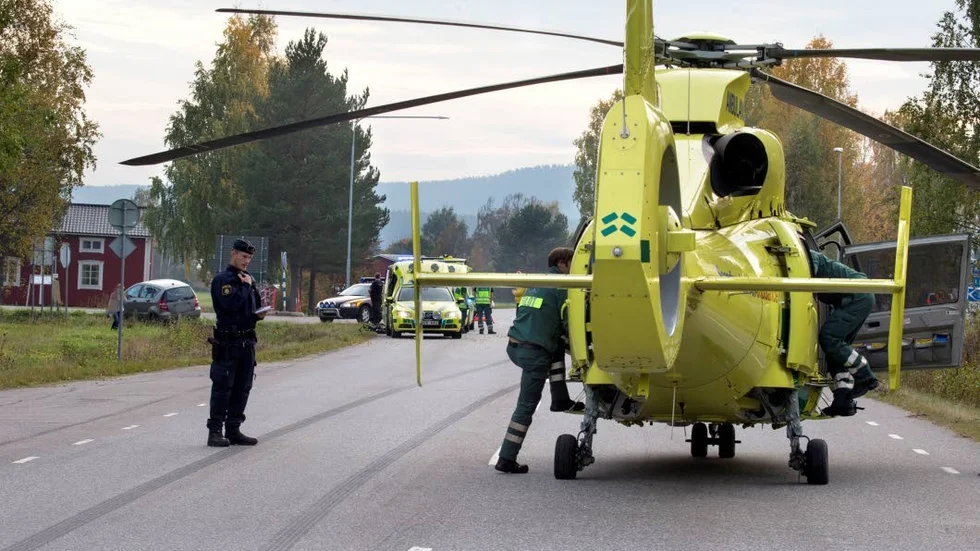 Helikopter. Pojken skadades svårt vid olyckan och fick föras med ambulanshelikopter för vård. Bilföraren åtalades för vållande av kroppsskada. (Arkivbild)